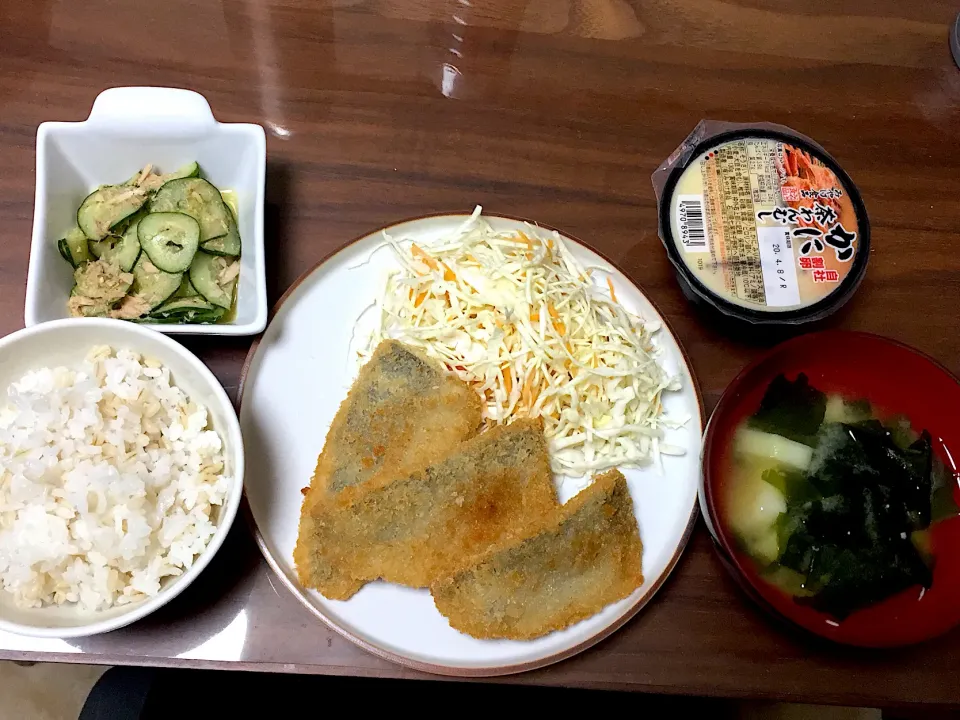 Snapdishの料理写真:楽ごはん 冷凍アジフライ じゃがいもとわかめの味噌汁 茶碗蒸し きゅうりのツナごま和え|おさむん17さん