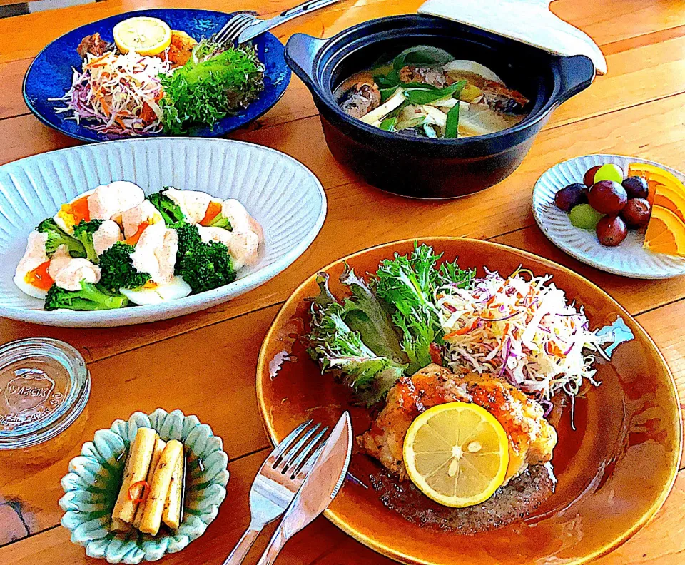 サミカさんの料理 〜味付け不要簡単❣️サバ缶と大根の味噌煮込み🐟グリルチキン〜ねぎ塩レモンドレッシングで🍋|Naoさん