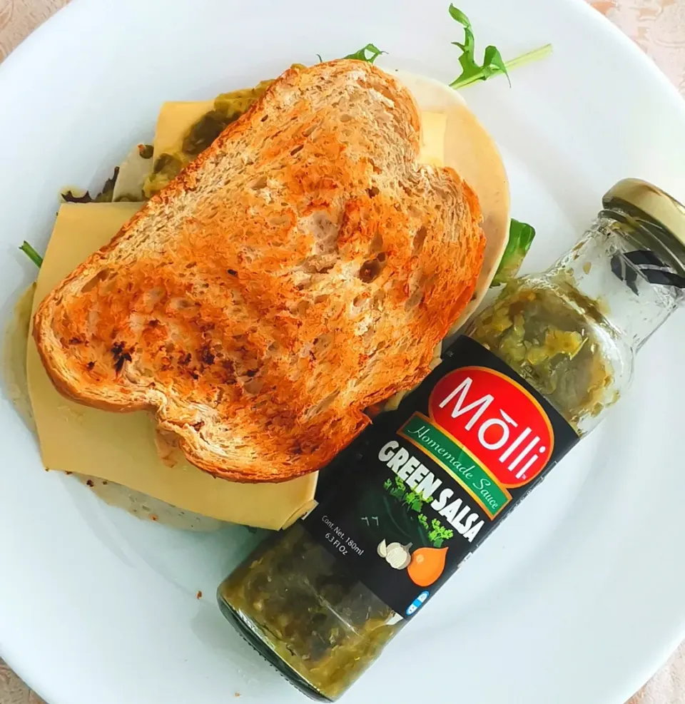 Snapdishの料理写真:Ham an cheese sandwich with MOLLI Green Salsa @mollihotsauce|Jorge Bernal Márquezさん