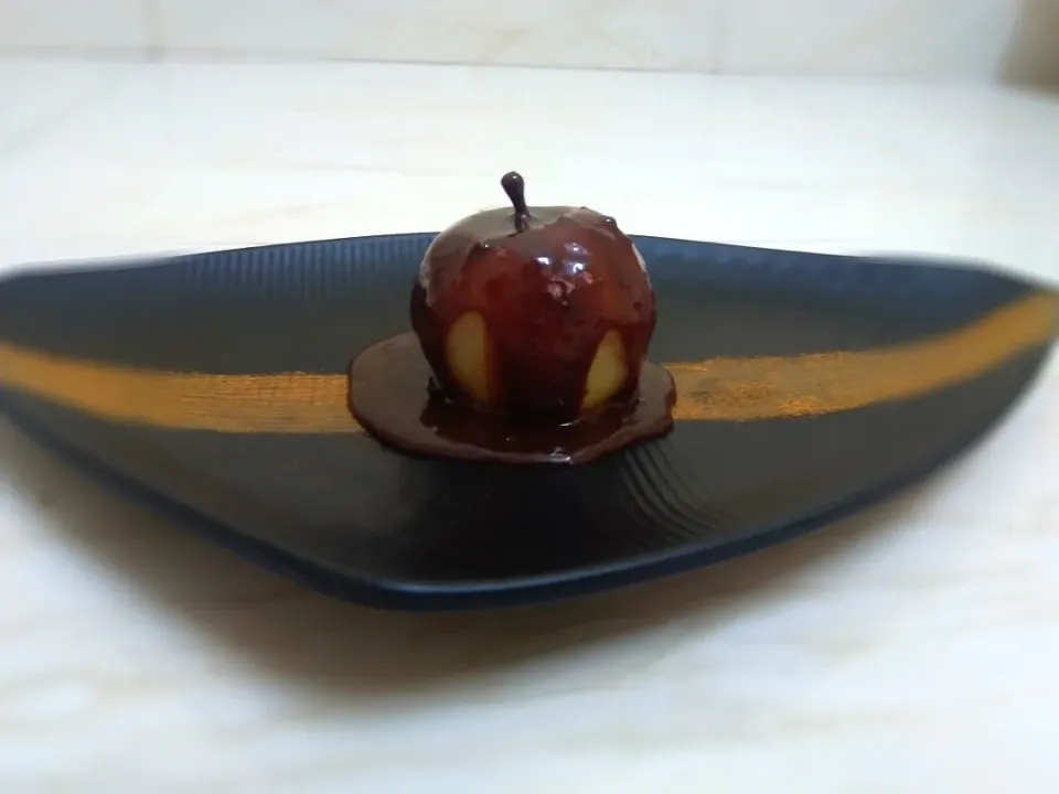 Poached Apple with Chocolate sauce with a swipe of cinnamon dust as garnish|Racerfoodieさん