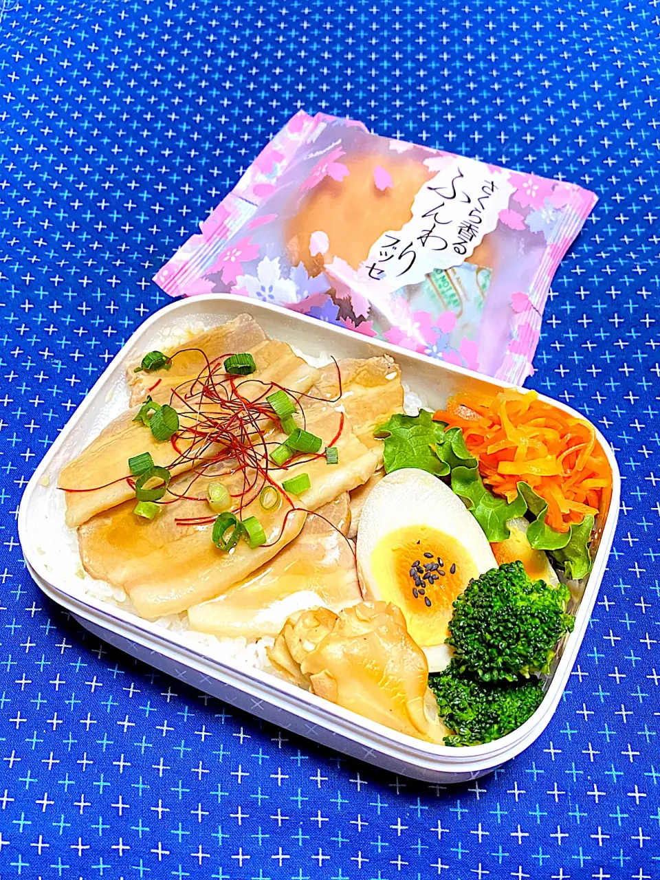 息子のお弁当(強制～焼肉用豚バラでトンポーロー風😁)|かあたんさん