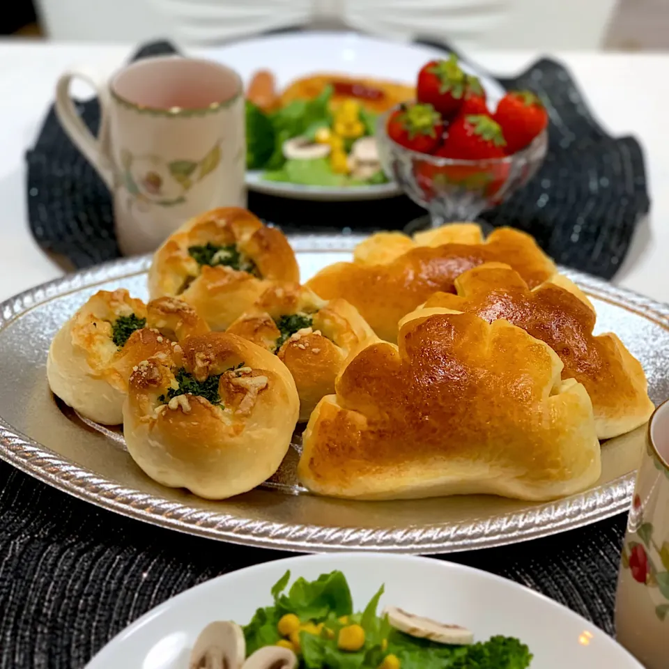 アンチョビポテトパンとクリームパン|Takayo Yoshikawaさん