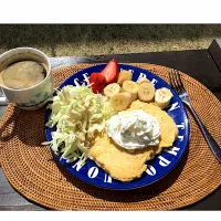 Snapdishの料理写真:ウッドデッキでおうちカフェ💗パンケーキを焼いて食べました♡廃材で作ったウッドデッキは材料費ゼロ円です♡大工さんに持っていっていいよーと廃材をもらったから♡|マロン母ちゃんさん