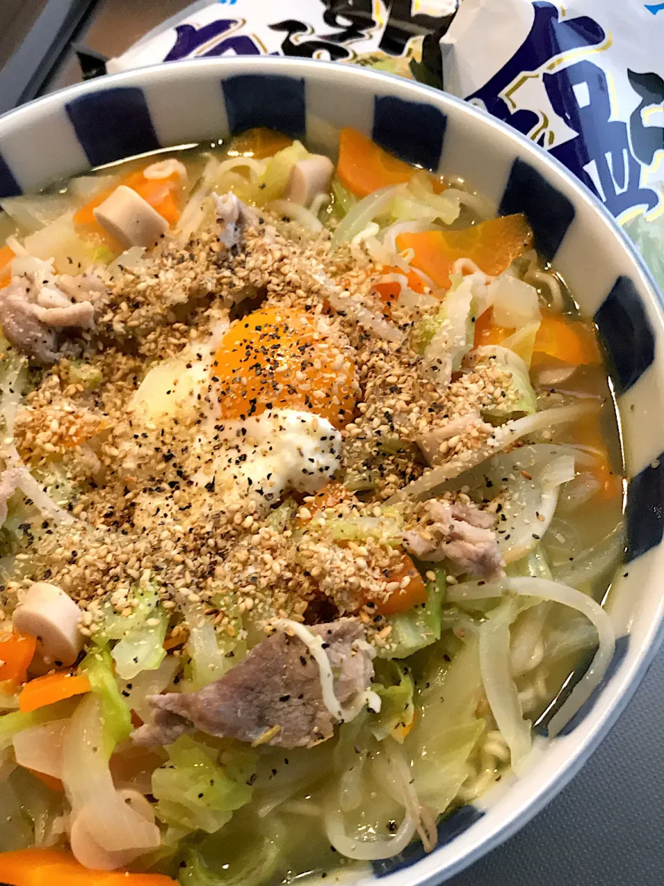 お腹ペコペコ次男に塩ラーメン2袋|うまのしっぽさん