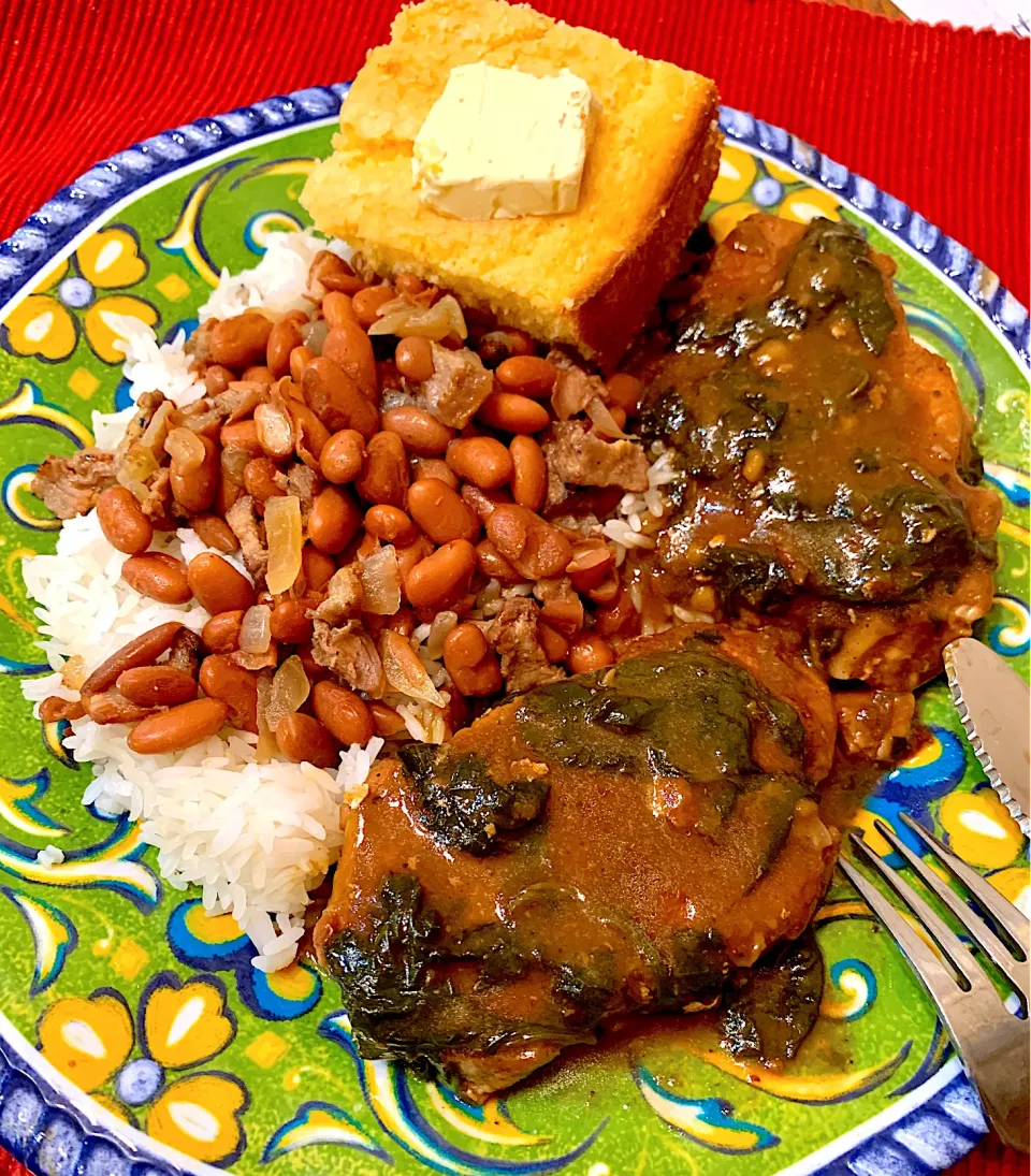 Quarantine Food in One Plate - Porkchops and Spinach Gravy, homemade Beans, and Cornbread|Alma's Home Kitchenさん