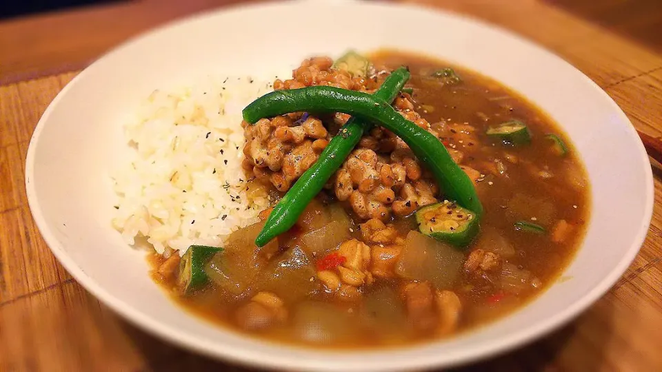 Snapdishの料理写真:オクラ納豆トマトカレー🍛
の晩ごはん✨|kaz(*･ω･)さん