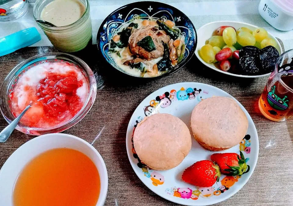 パパのいちご酵母パンといちごバナナコンフィチュールのヨーグルト朝食(^^)|うるちゃんママさん