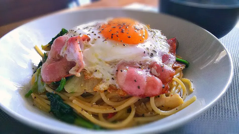 ﾚﾀｽと小松菜のﾆﾝﾆｸ醤油ﾊﾟｽﾀ～🍝
の昼ごはん✨|kaz(*･ω･)さん