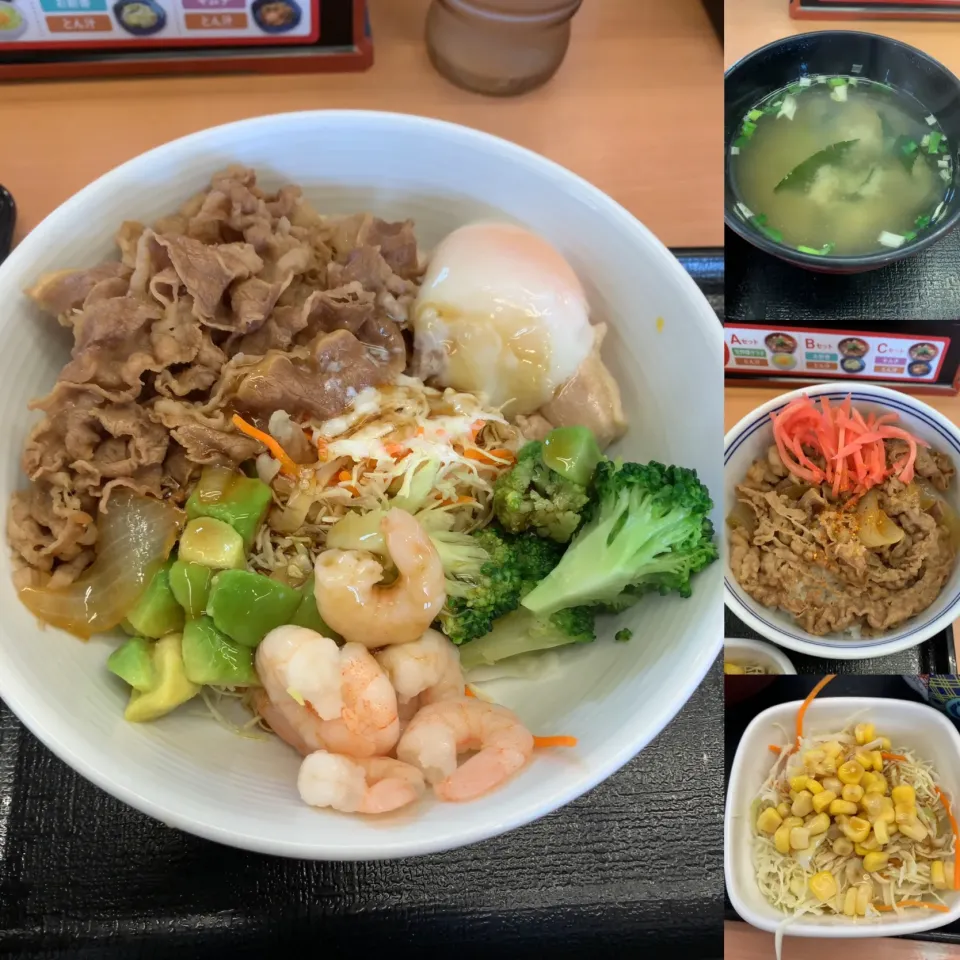 Snapdishの料理写真:ライザップ牛サラダ🥗アボカド🥑　小盛り牛丼　みそ汁|るみおんさん