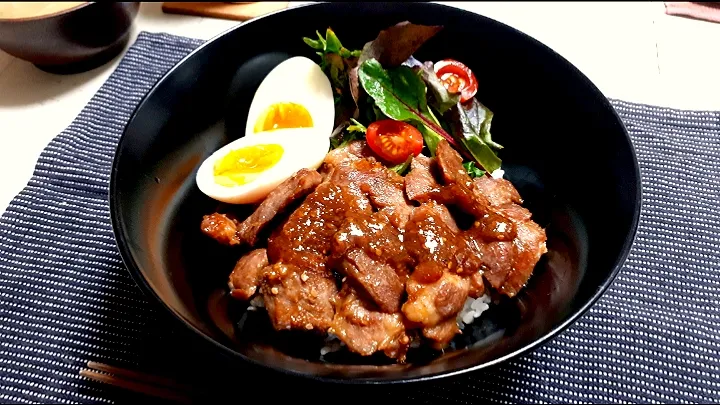 韓国風コクうま豚丼♪簡単ピリ辛丼|mogmoさん