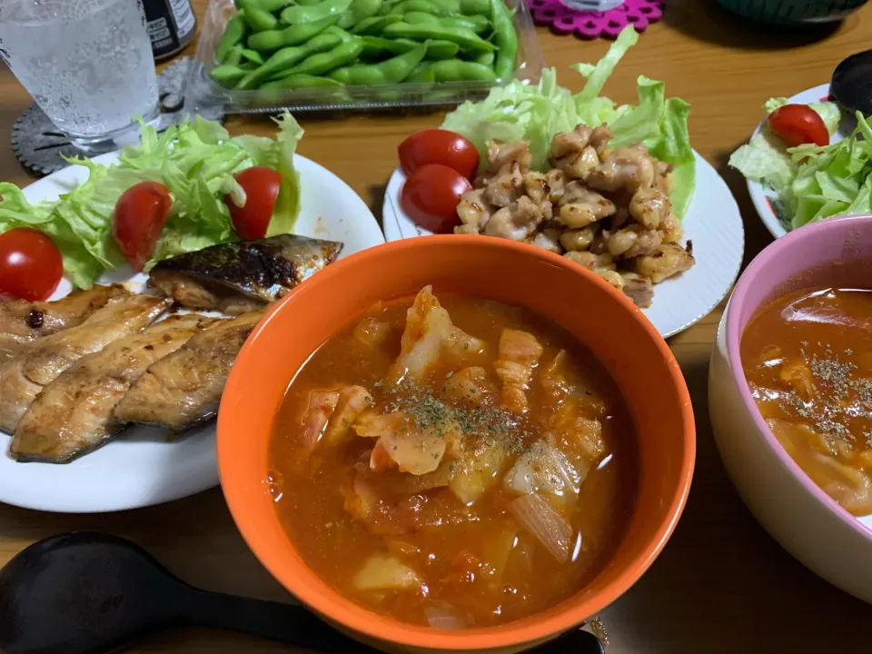 コロナに負けるなな今日の男飯絆は、
ミネストローネとサバの生姜焼きととりなんこつと惣菜の枝豆(˘ω˘)|ひーちゃんさん