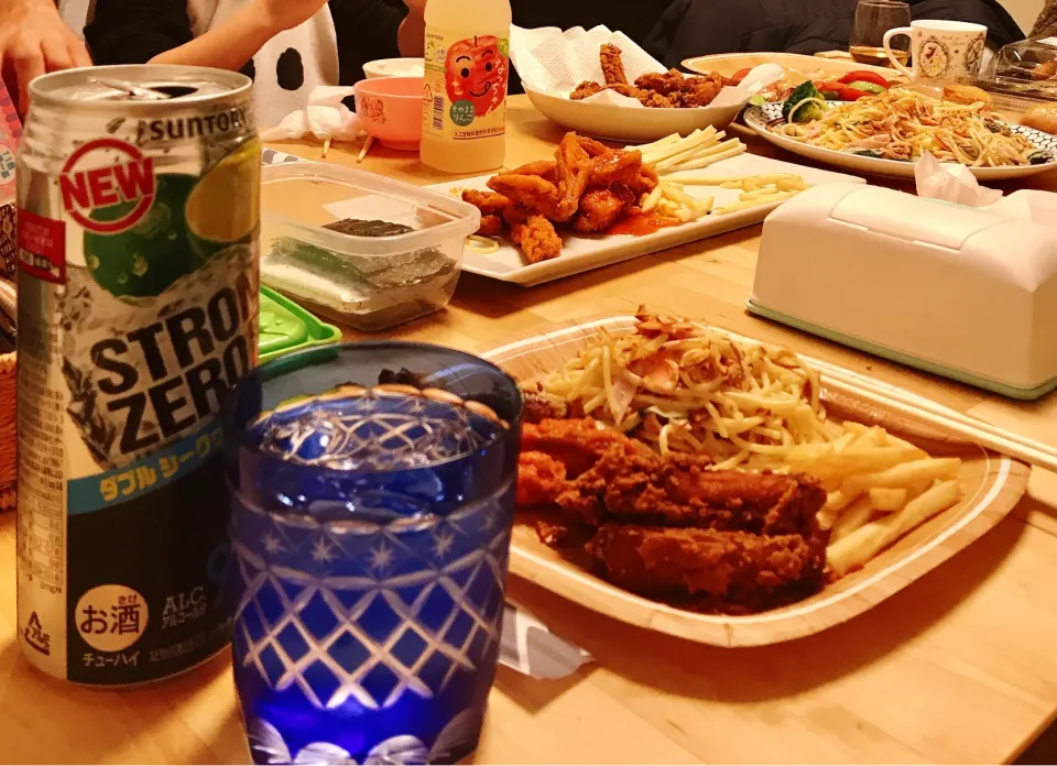 娘宅でCheers!コロナ家飲み会😁🍺
家族全員がコロナ鬱気味だったので🎉
酒飲んだの2週間振り😁🍺|ジイジさん