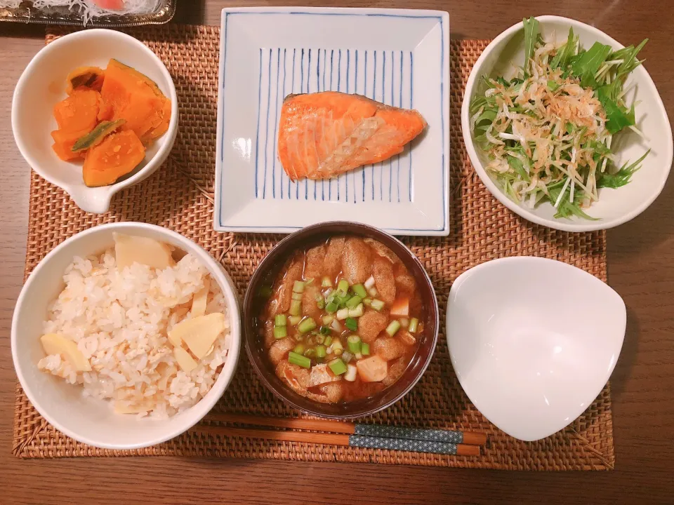 Snapdishの料理写真:たけのこご飯、かぼちゃの煮物、水菜サラダ、鮭、刺身|taka-chanさん