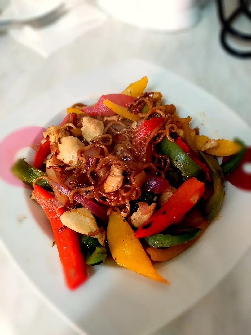 Chicken noodle stir fry|Bethさん