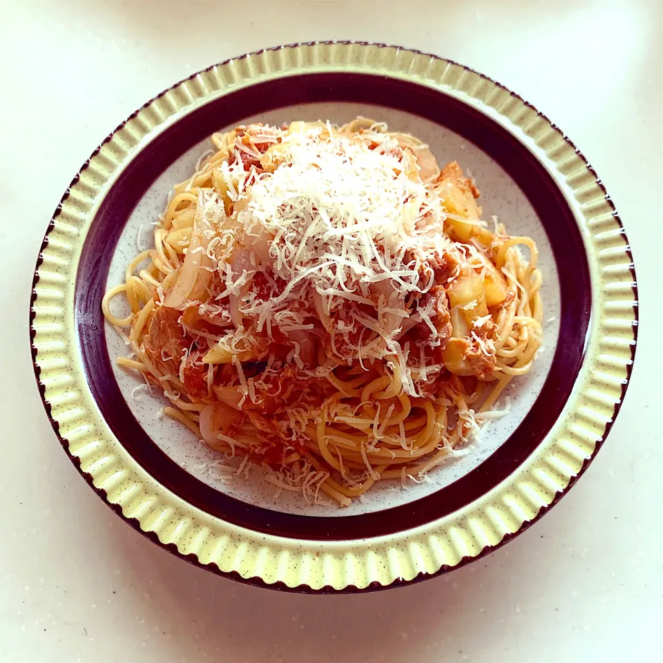 新玉葱とツナのトマトパスタ🍅じゃがいも入り🥔♡|FUMIさん