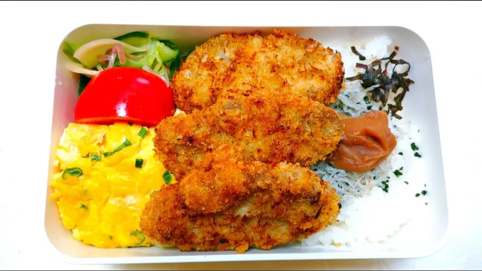 4/6のお弁当🍱
ヒレカツ弁当|卯月さん