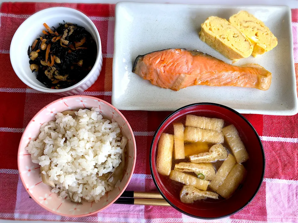 焼き鮭、だし巻き卵、ひじきの煮物|kyoさん