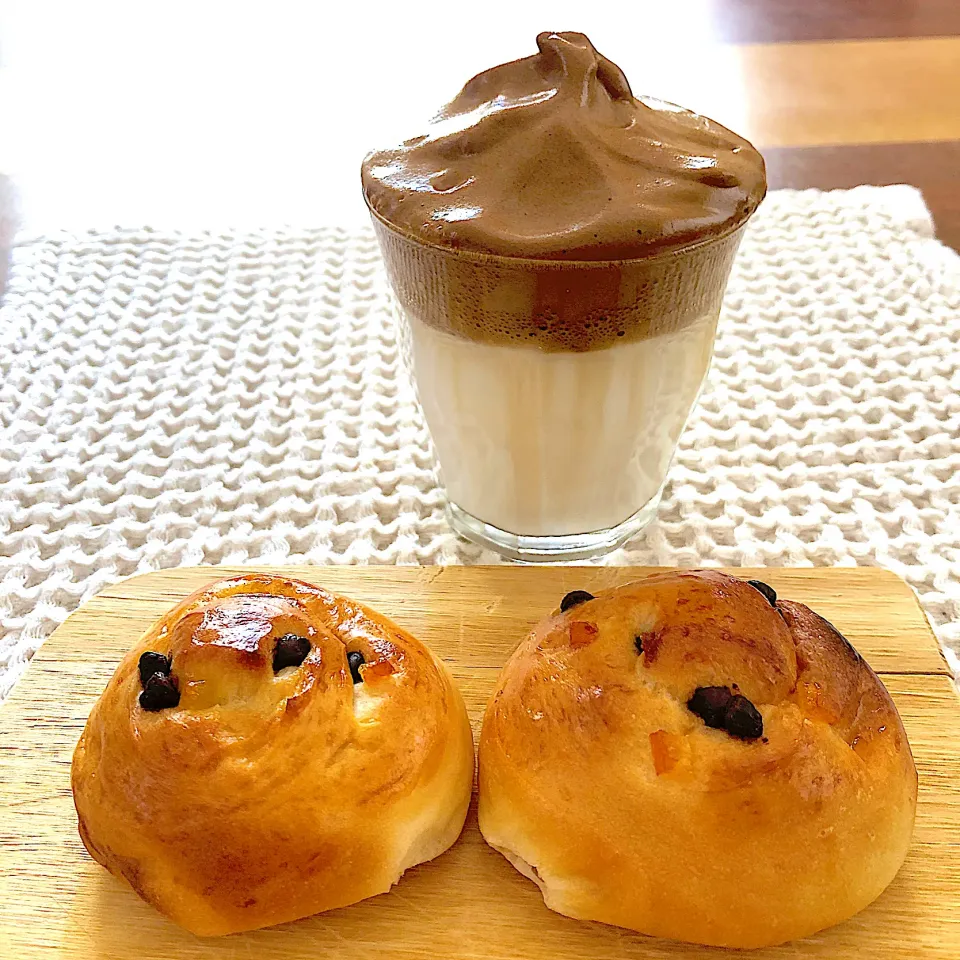 夏みかんピールとチョコチップロールとダルゴナコーヒー|marichさん