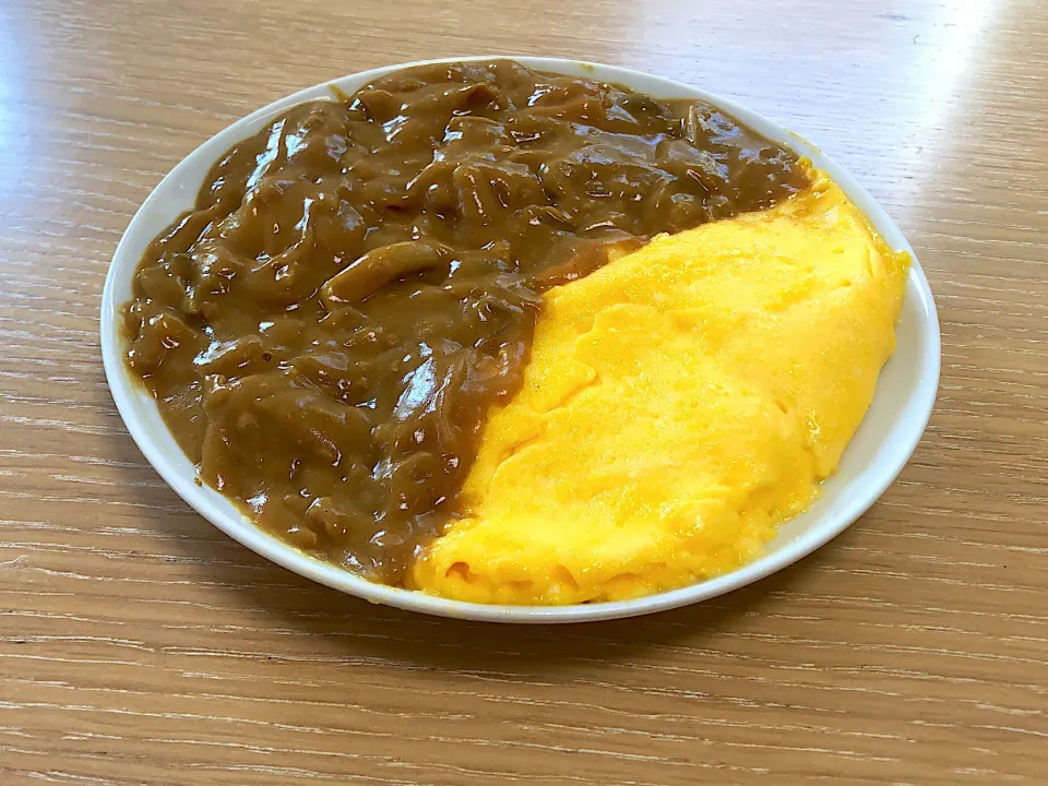 Snapdishの料理写真:カレーオムレツ|みさきさん