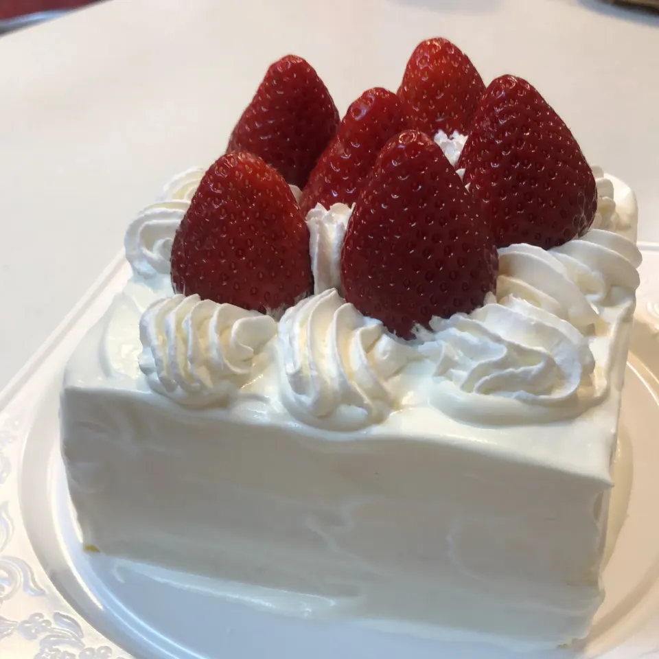 あまおういちごのケーキ🎂|しおんさん