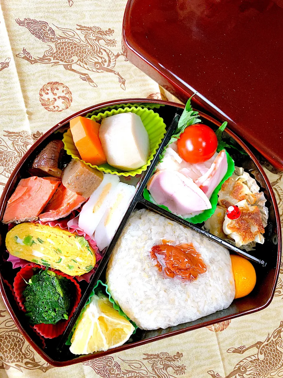 #お父さん弁当　#本漆のお弁当箱　#半月弁当　#玄米ご飯弁当　#麒麟がくる|Blueberry🫐さん