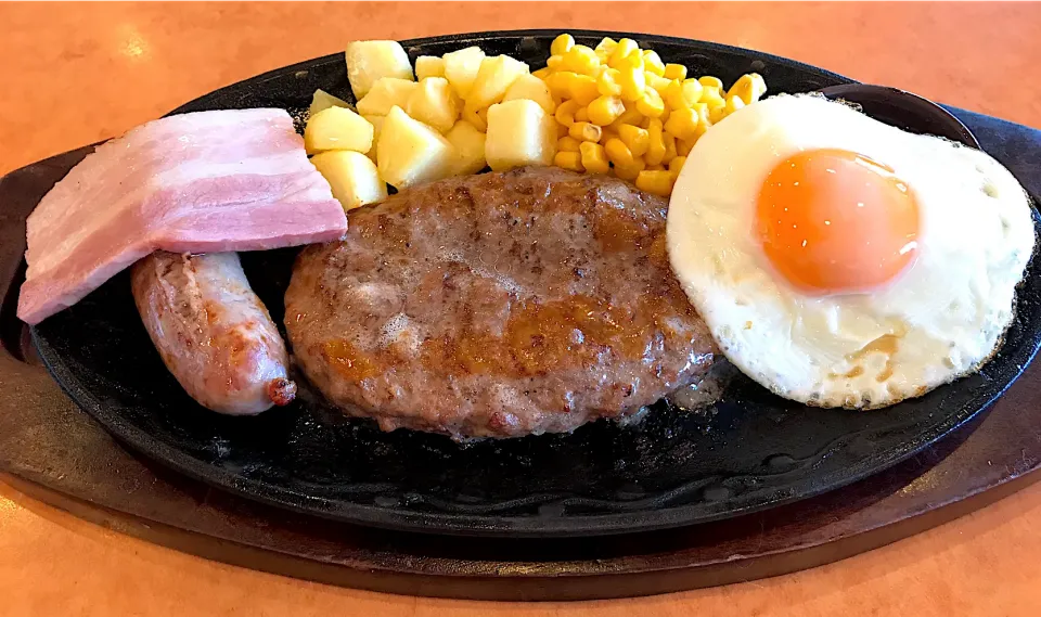 Snapdishの料理写真:サイゼリア　ミックスグリル😊|なお🅿️さん