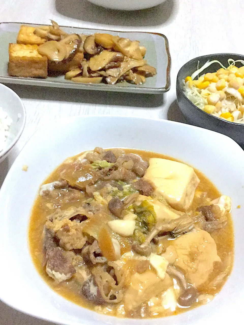 Snapdishの料理写真:肉豆腐、厚揚げのキノコあんかけ、キャベツとコーンのサラダ|Ayaさん