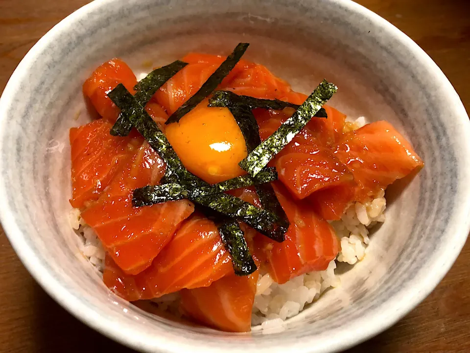 漬けサーモン丼|はんぺんさん