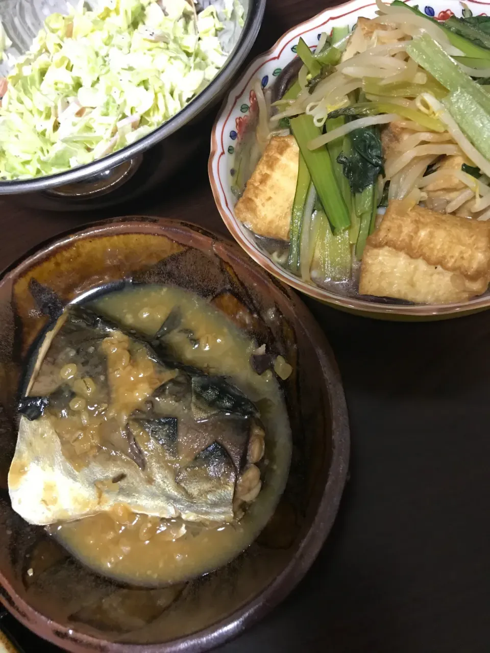 Snapdishの料理写真:4月6日晩ご飯。鯖の味噌煮、厚揚げ煮、春キャベツ。|あやさん