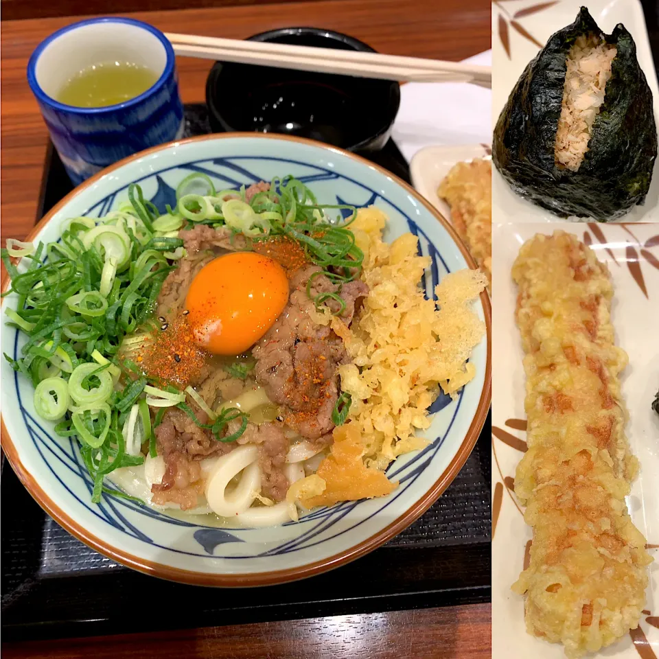 Snapdishの料理写真:牛すき釜玉　ちくわ　鮭🍙|るみおんさん