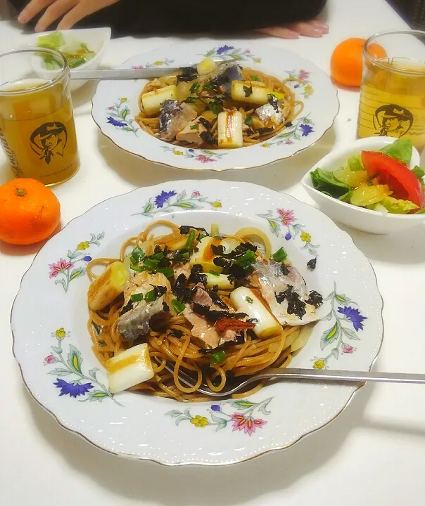 ぽくくんさんの料理 焼きネギとサバ缶の和風パスタ😋|みったんさん