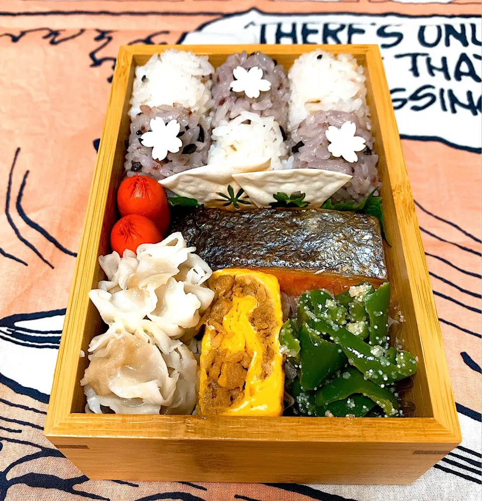 旦那のお弁当2 鮭の塩麹漬け焼き弁当にしました^ ^|ヤマネコさん