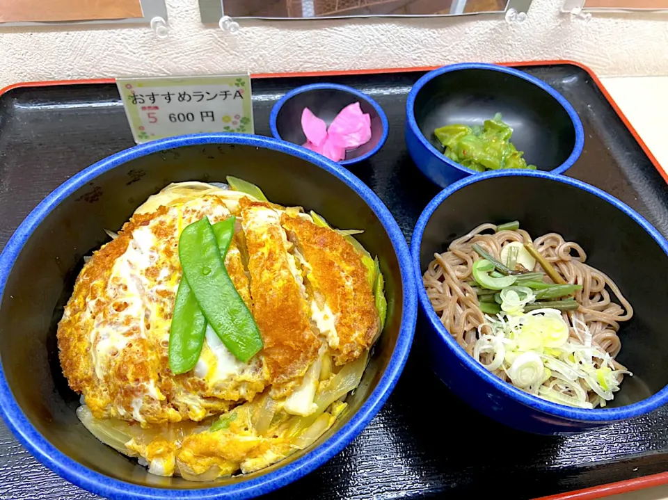 Snapdishの料理写真:ロースカツ丼＆半そばセット|nyama1さん