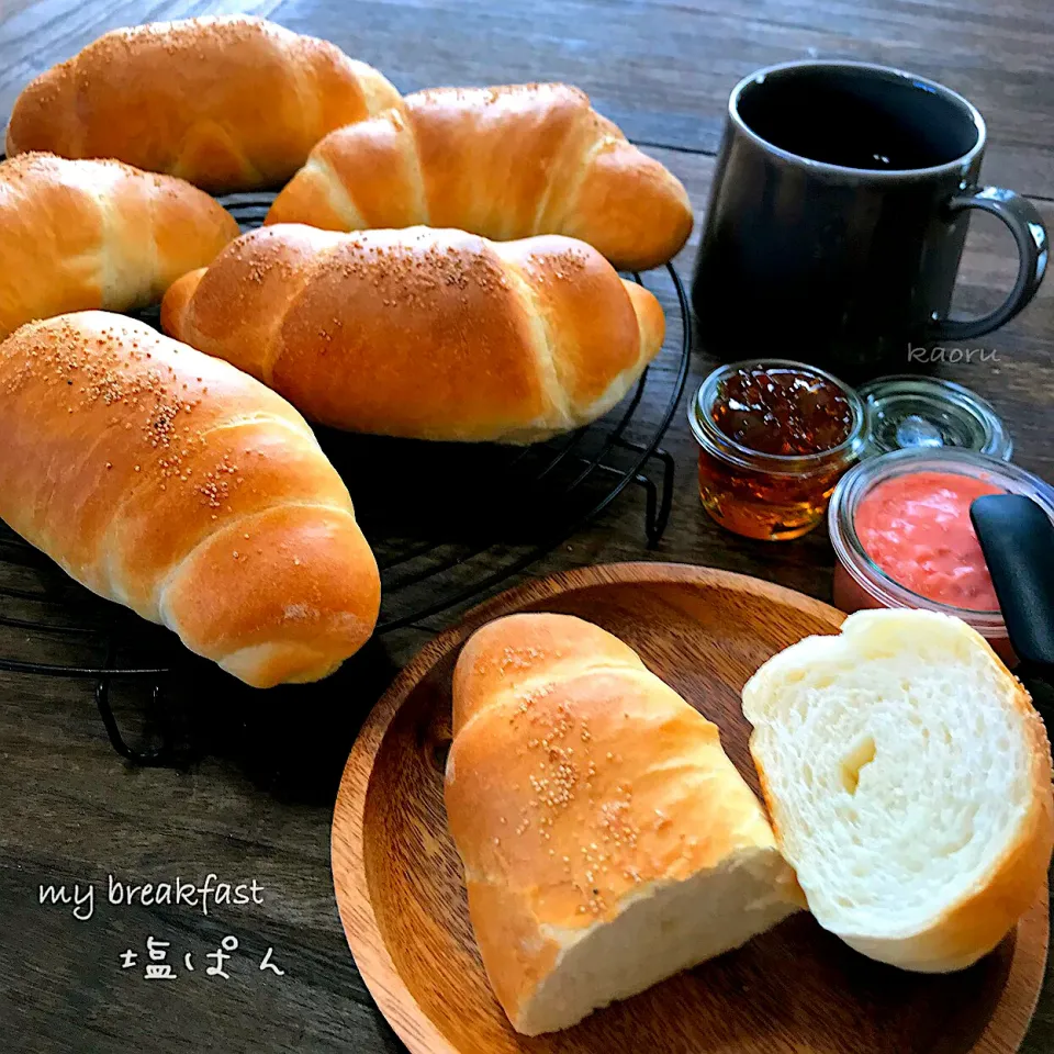 塩パンで朝ごパン🥐|かおちゃんさん