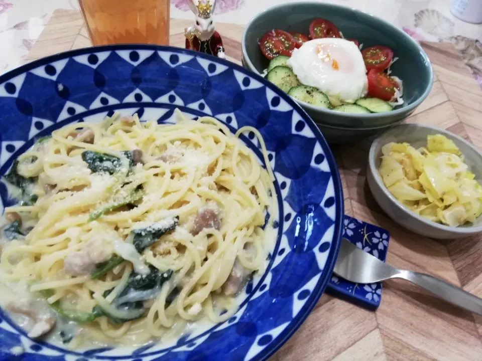 4/7
冷凍保存しておいた鶏とほうれん草の豆乳クリーム煮でクリームパスタ😋|たえさん