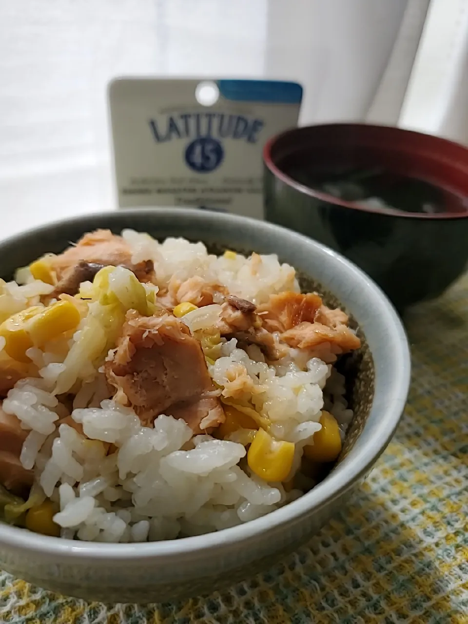 春キャベツとスモークサーモンの
炊き込みご飯　🐟

TVでチラ見レシピ
ほんとは生鮭使用|みるくここあさん