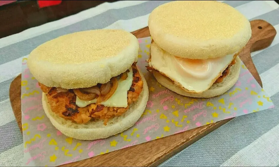 醤油ソースのオニオンつくねバーガー|やっきーさん