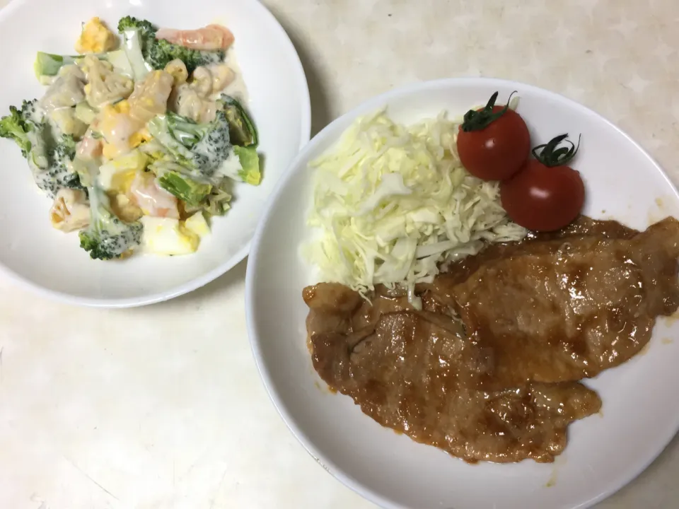 豚の生姜焼きと海老とブロッコリーとマカロニと玉子サラダ|aさん