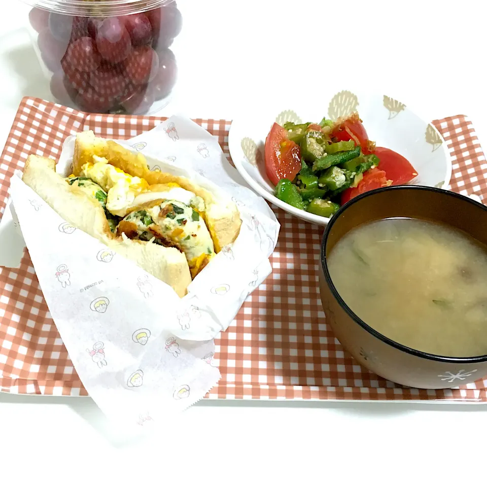 餃子ハンバーグ入りサンドイッチ|aiさん