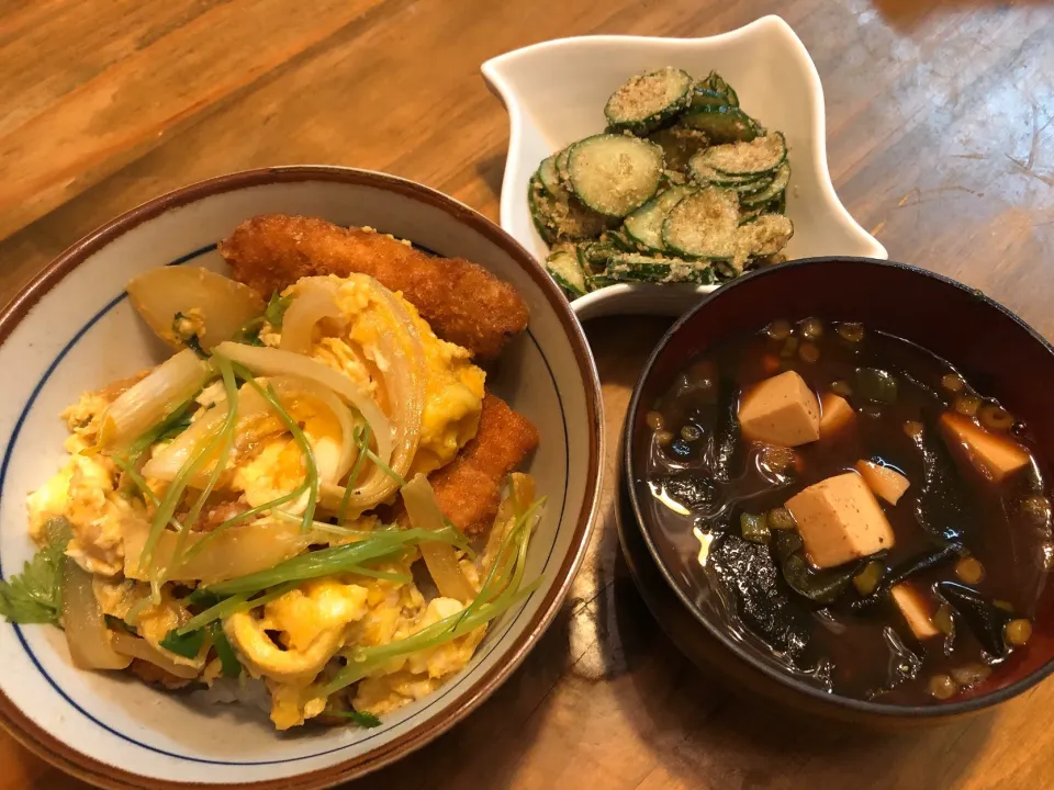 カツ丼・キューリの胡麻和え・赤味噌の味噌汁|mayuyuさん