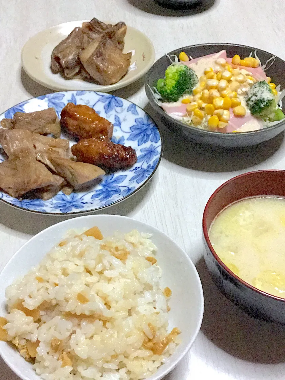 Snapdishの料理写真:たけのこご飯、白菜とコーンのシチュー、マグロステーキ、サラダ|Ayaさん