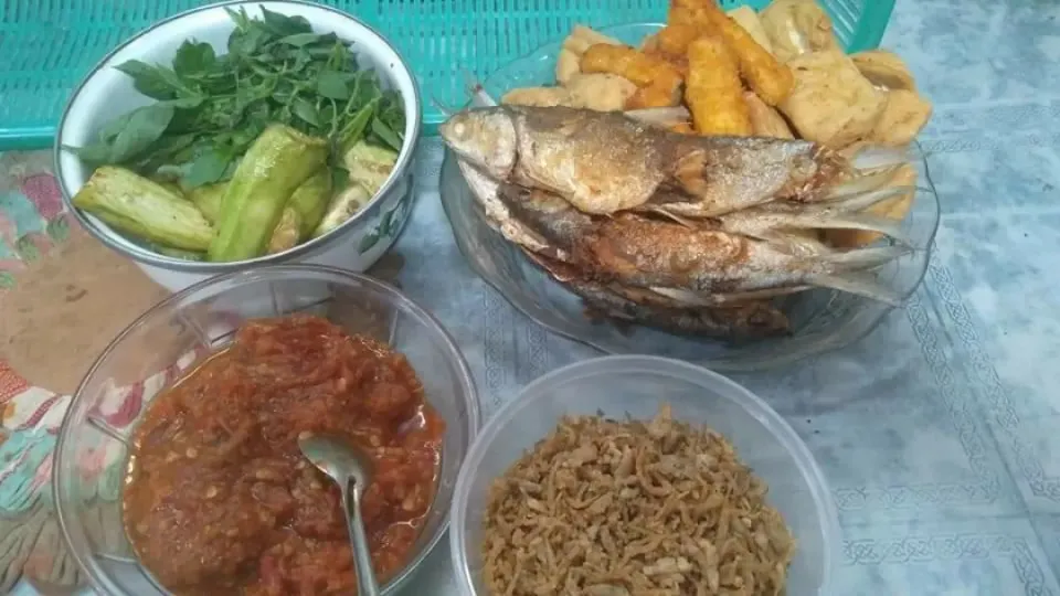 Snapdishの料理写真:Indonesia 🇮🇩 food|Sayur Hijau1674さん