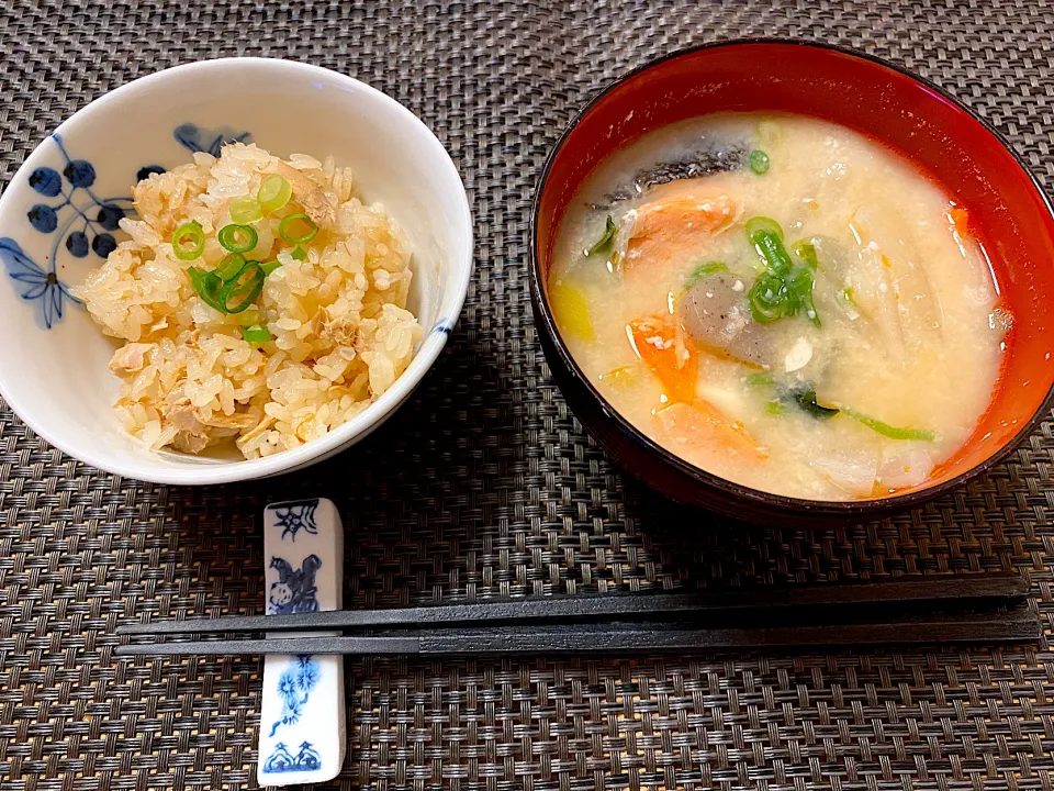 ツナの炊き込みご飯と鮭の粕汁|Sakikoさん