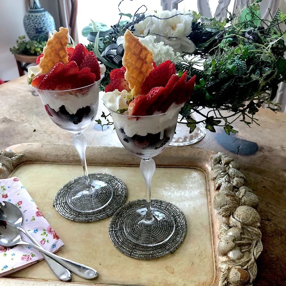 Snapdishの料理写真:苺パフェ🍓|naoe・noel mamaさん