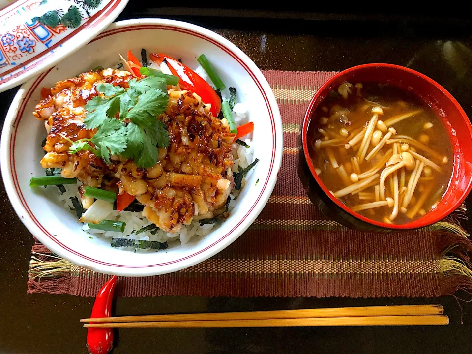 Snapdishの料理写真:イカつくねの照り焼き丼♪|ちーちさん