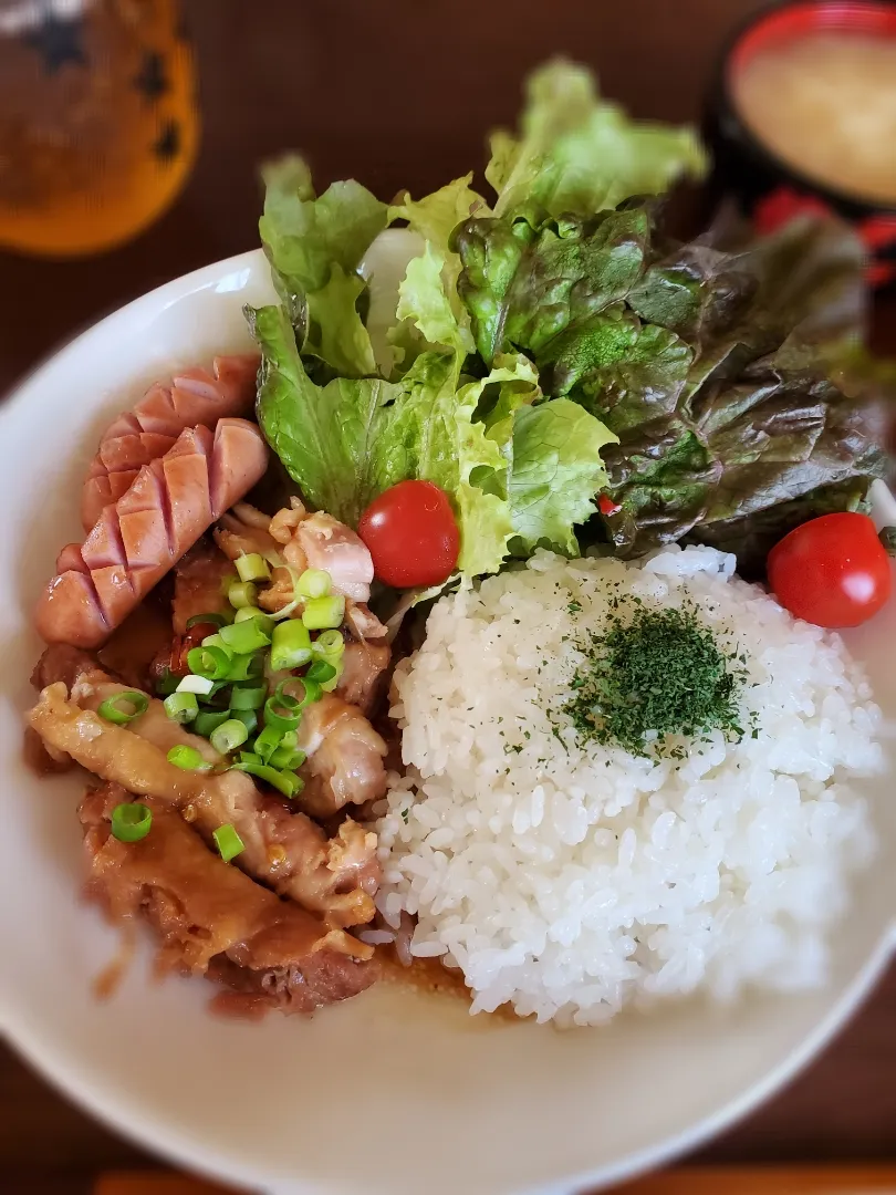 お昼ゴハン☺鶏もも肉のチャーシュープレート✨|ナッツさん