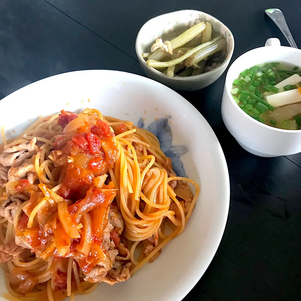 豚の切り落とし肉のトマトソースパスタ|りこでりこさん