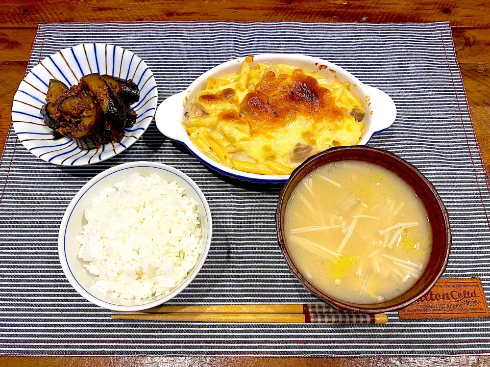 鶏肉としめじのマカロニグラタン.味噌汁.麻婆茄子|kaeさん