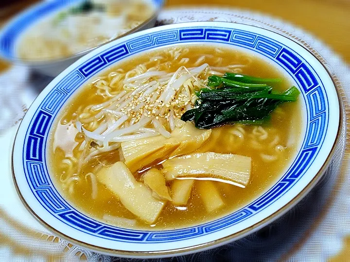 珍しく夜な夜な
即席味噌ラーメン|🌻ako ·͜·♡peco🌻さん