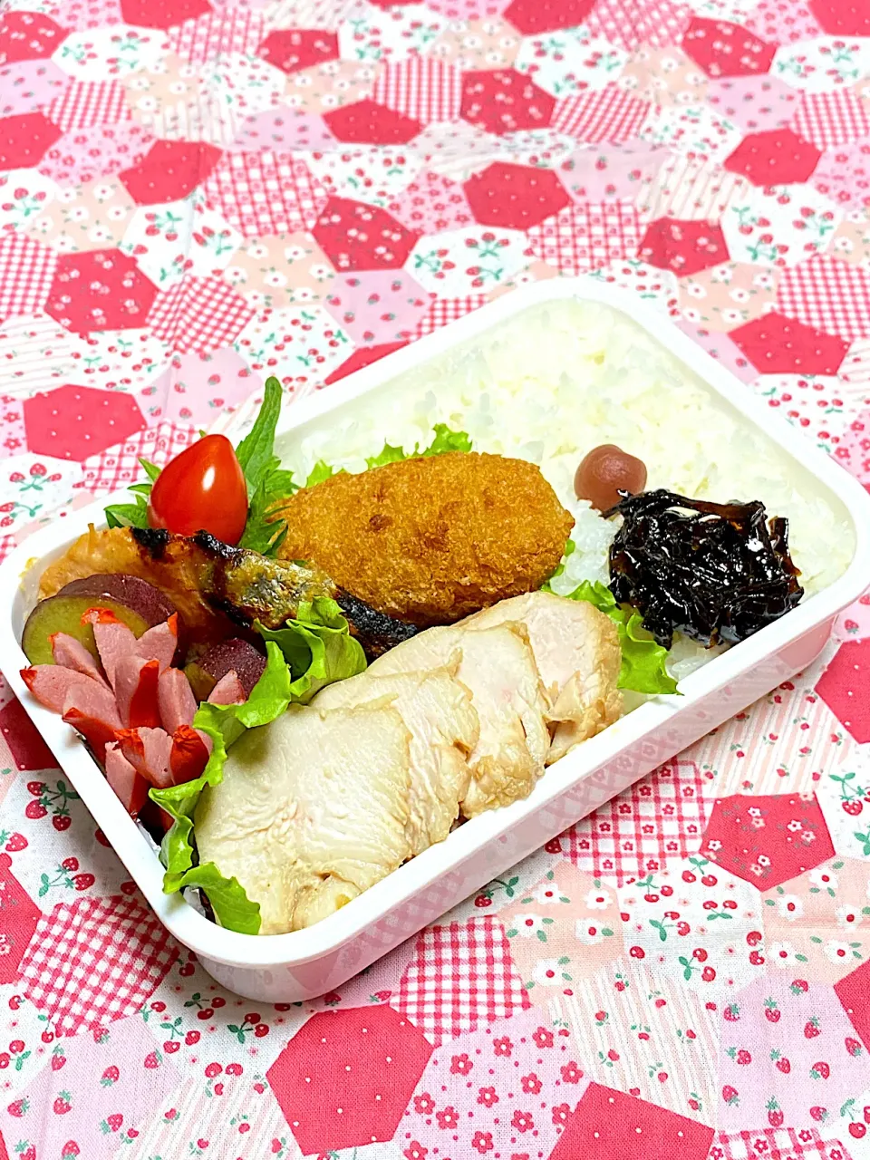 息子のお弁当(リク､鶏ハム😃)|かあたんさん